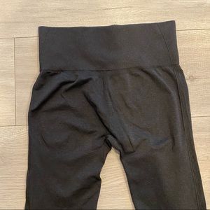 Black contour leggings